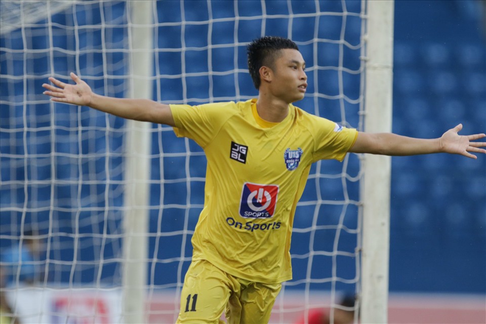 Phan Anh Tài lập hat-trick giúp U15 SLNA thắng U15 TPHCM 3 bàn không gỡ. Ảnh: Next Media.