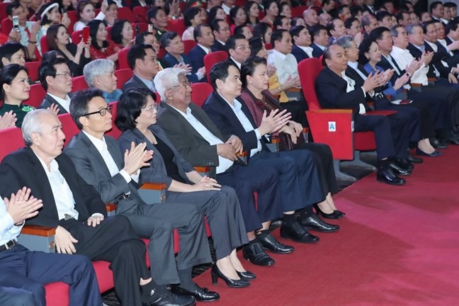 Các đại biểu tham dự chương trình “Cả nước chung tay vì người nghèo” năm 2020. Ảnh: Hương Diệp