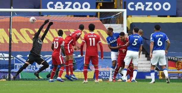 Michael Keane quân bình tỷ số 1-1 cho Everton. Ảnh: Getty Images