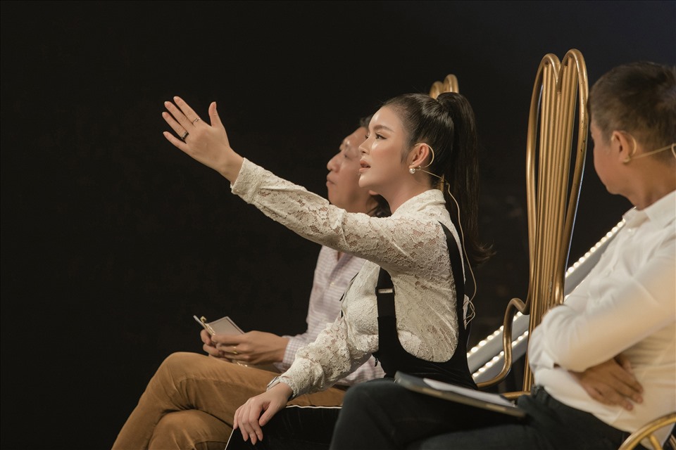 Nữ diễn viên có những lời góp ý thẳng thắn dành cho thí sinh. Ảnh: Lê Huy.