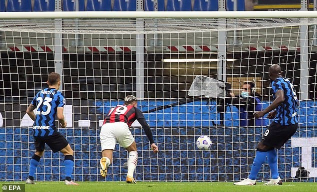 Lukaku ghi bàn danh dự cho Inter. Ảnh: Getty
