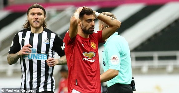 Lần đầu của Bruno Fernandes. Ảnh: Pool.