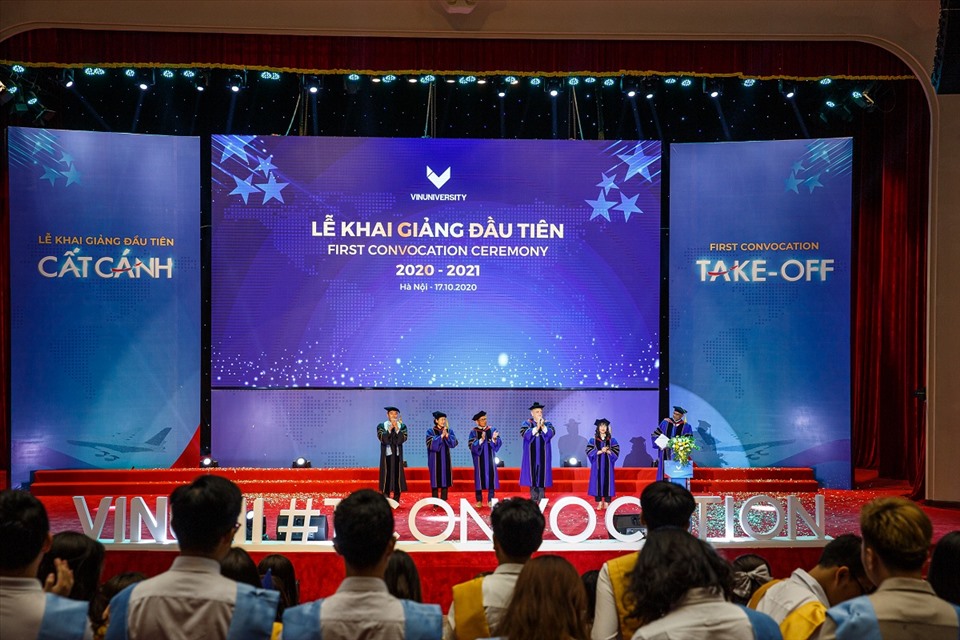 Hiệu trưởng Rohit Verma giới thiệu các Viện trưởng nhà trường, là những giáo sư tên tuổi từ các đại học hàng đầu thế giới quy tụ về VinUni.