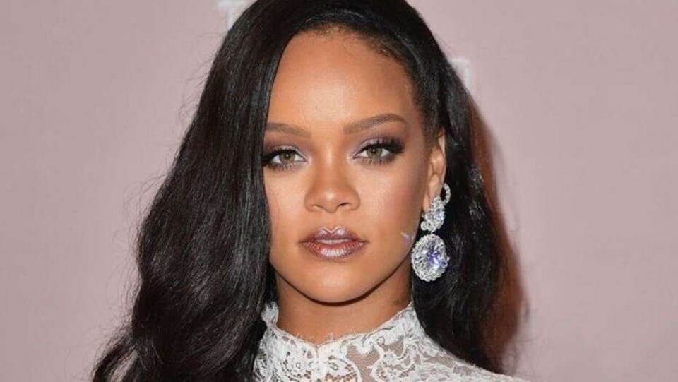 Siêu sao Rihanna thuộc top phụ nữ độc thân giàu nhất nước Mỹ theo Forbes. Ảnh: Cắt clip Siêu sao Rihanna thuộc top phụ nữ độc thân giàu nhất nước Mỹ theo Forbes. Ảnh: Cắt clip