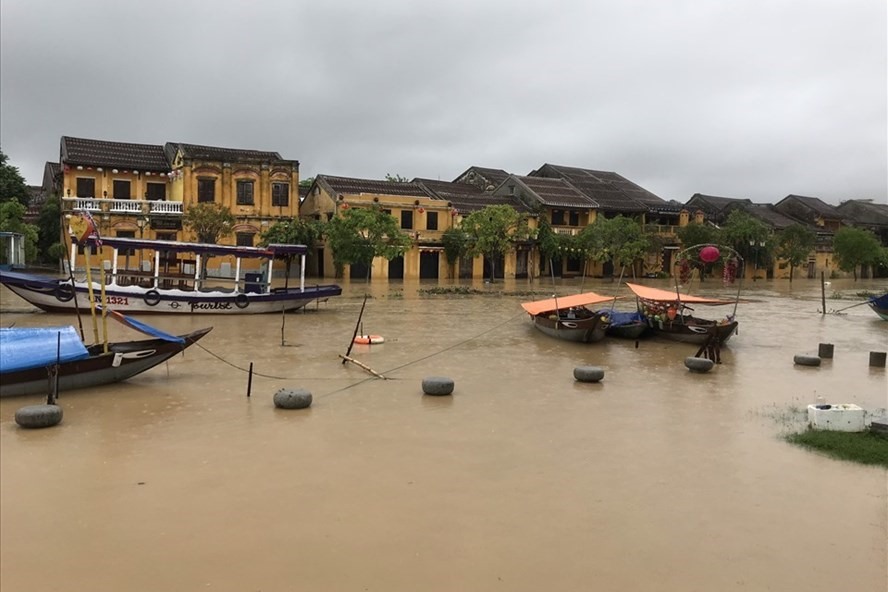 Miền Trung đang thiệt hại nặng nề do thiên tai. Ảnh: Phúc Đạt