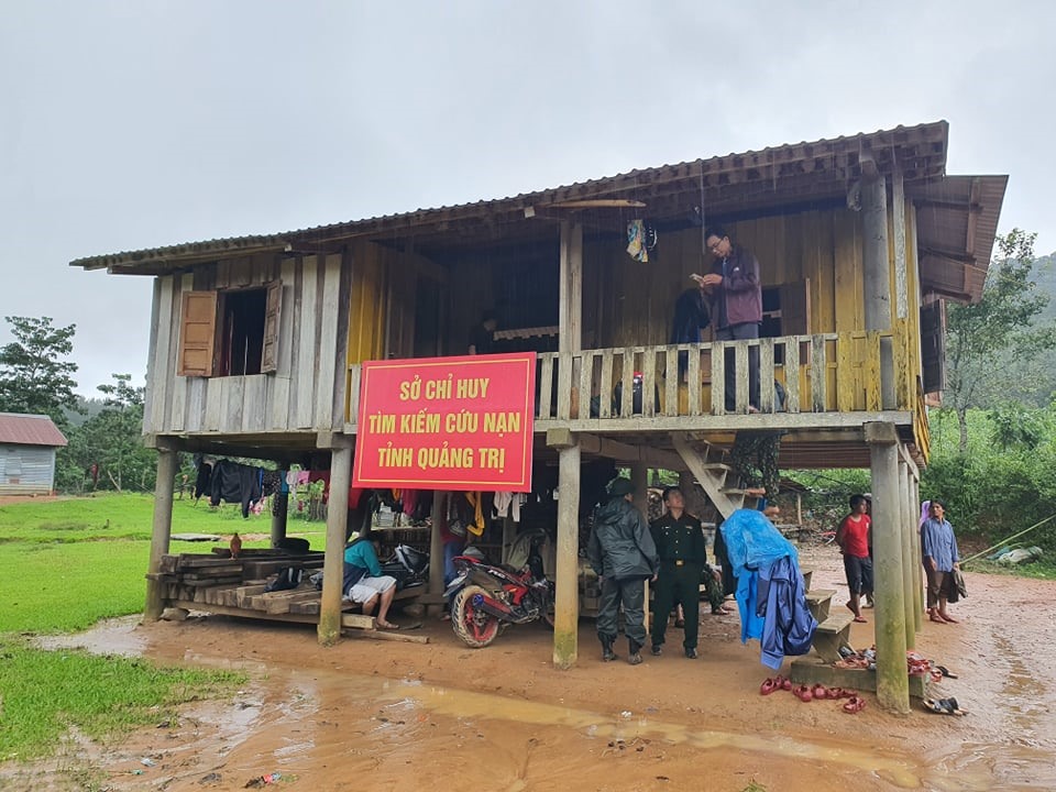 Sở Chỉ huy tìm kiếm cứu nạn tỉnh Quảng Trị lập chốt ở thôn Choa. Ảnh: Trần Tuấn.