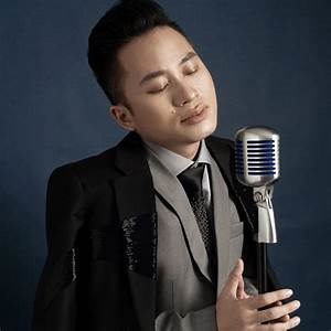 Ca sĩ Tùng Dương thể hiện thành công ca khúc “Mẹ tôi” của nhạc sĩ Trần Tiến. Ảnh: NV.