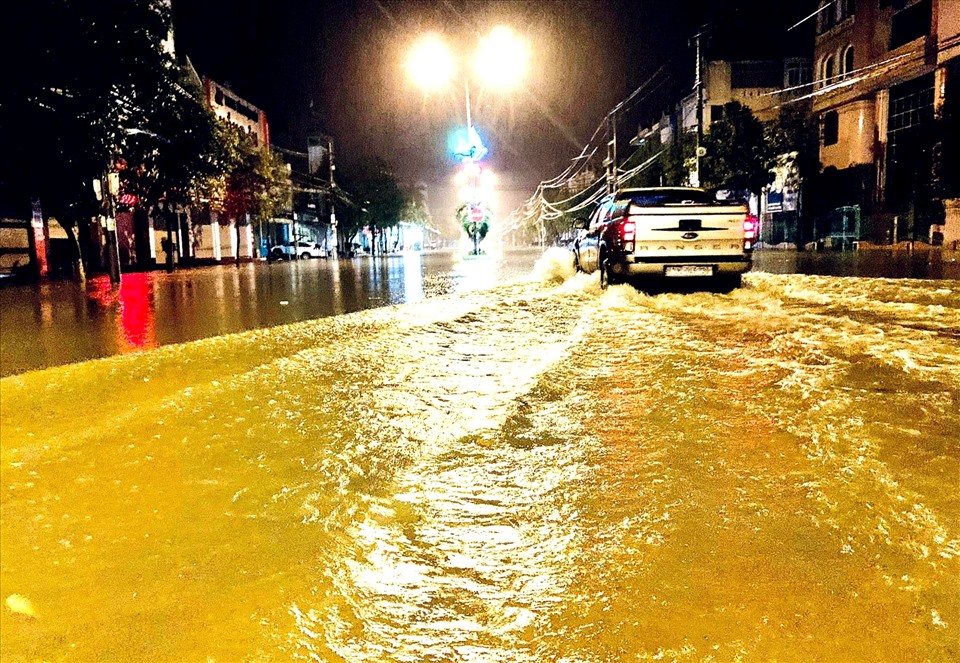 Chưa bao giờ TP. Đồng Hới bị ngập do nước lũ đến vậy. Ảnh: CTV