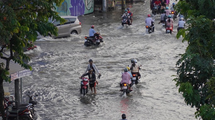 Triều cường ở TPHCM vượt báo động 3, khả năng gây ngập vùng trũng thấp. Ảnh minh họa: Hữu Huy