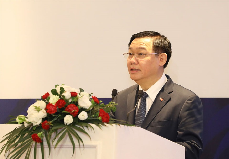 Bí thư Thành ủy Hà Nội Vương Đình Huệ phát biểu khai mạc tọa đàm. Ảnh: PV.