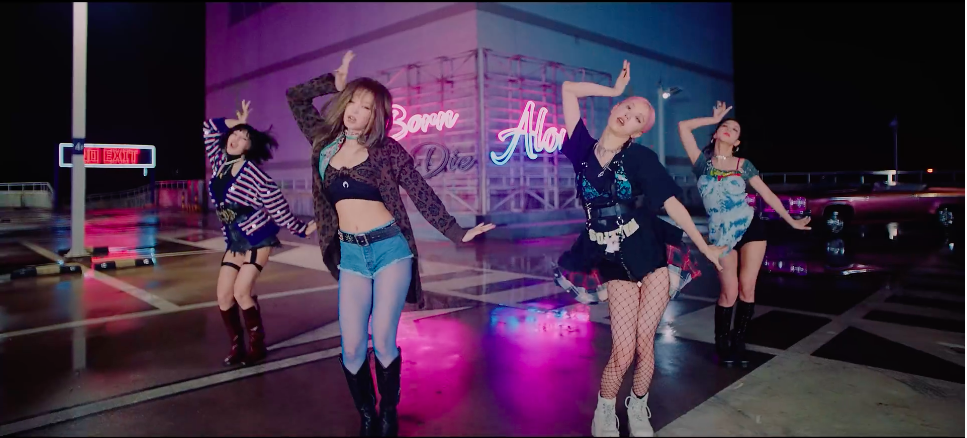 4 cô gái Blackpink nổi loạn trong MV trở lại. Ảnh: CMH.