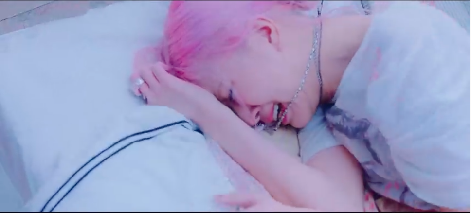 Rosé - Blackpink gây ấn tượng với khả năng diễn xuất và giọng hát đẹp. Ảnh: CMH.