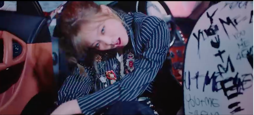 Jennie nổi loạn, được trở lại với vai trò rapper trong MV. Ảnh: CMH.