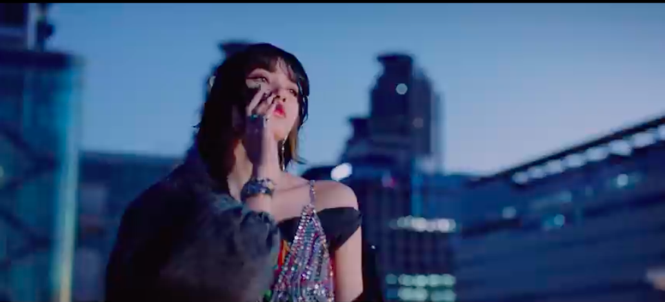 Lisa - Blackpink cá tính. Ảnh: CMH.