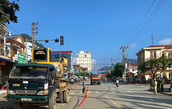 Chiếc ô tô gây tai nạn. Ảnh: Công an Bắc Kạn