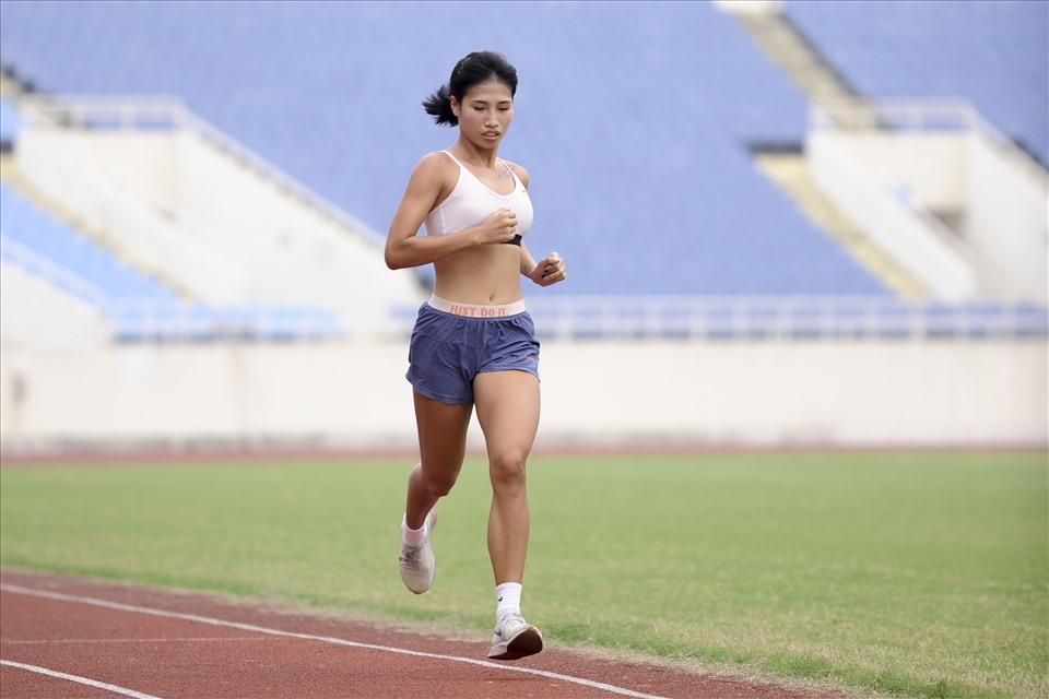 VĐV Khuất Phương Anh - người nắm giữ kỷ lục Đại hội Thể thao toàn quốc 2018 cự ly 800m với thành tích 2:05 phút, kỳ vọng sẽ bảo toàn được phong độ sau khi trải qua một số chân thương.
