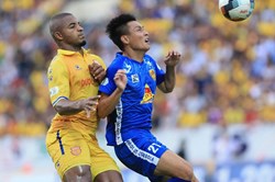 Thắng tranh cãi Nam Định, Quảng Nam còn cơ hội trụ hạng V.League