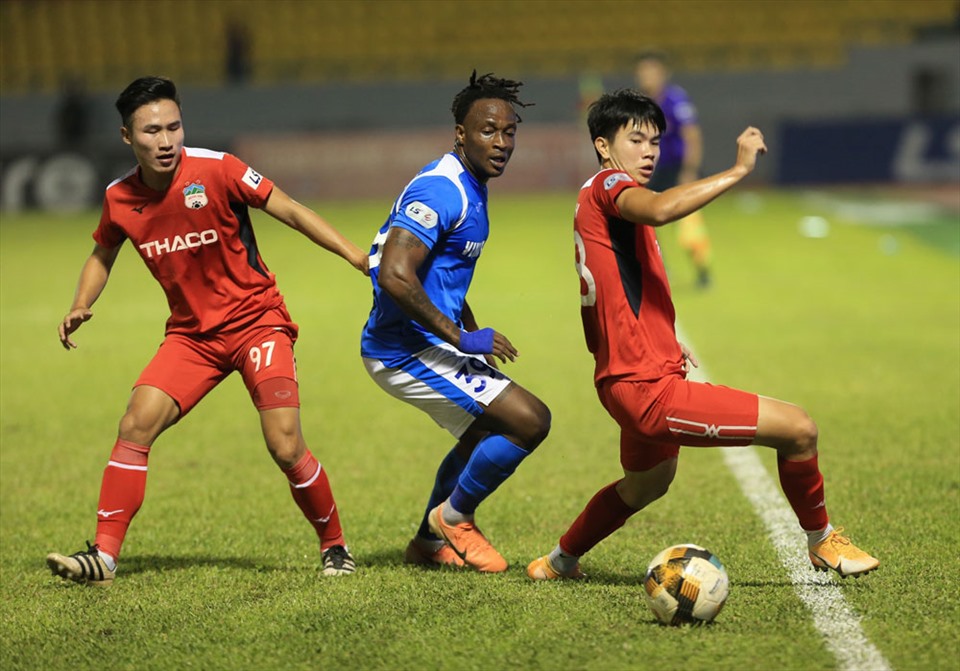 Hoàng Anh Gia Lai trong trận thua Than Quảng Ninh. Ảnh: VPF