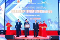“Thái tử Samsung” và 2 tấm thảm đỏ