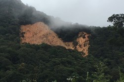 3 người mất tích nghi bị vùi lấp do sạt lở đất ở Quảng Trị