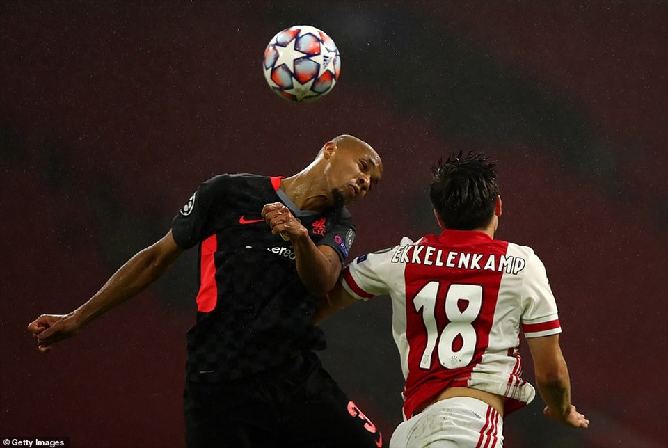 Fabinho rất nỗ lực trong vai trò trung vệ. Ảnh: Getty.