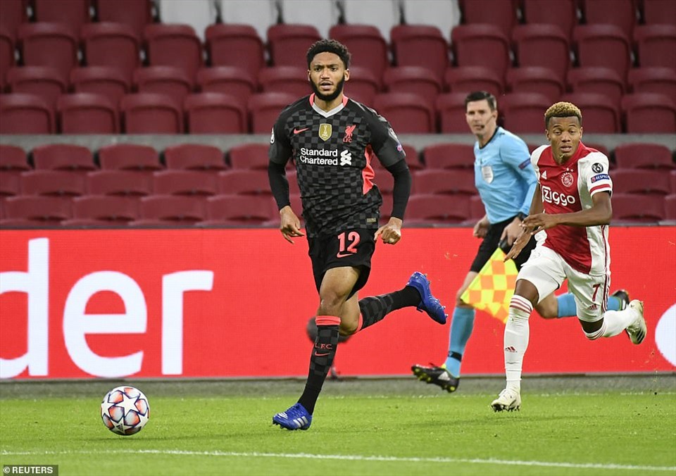 Gomez đá chính từ đầu và là thủ lĩnh hàng phòng ngự của Liverpool. Ảnh: Getty.