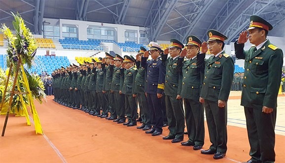 The Central Military Commission, the Ministry of National Defense, headed by General Luong Cuong, Secretary of the Party Central Committee, Permanent Member of the Central Military Commission, Chairman of the General Political Department, visited 22 martyrs.  Photo: Hung Tho