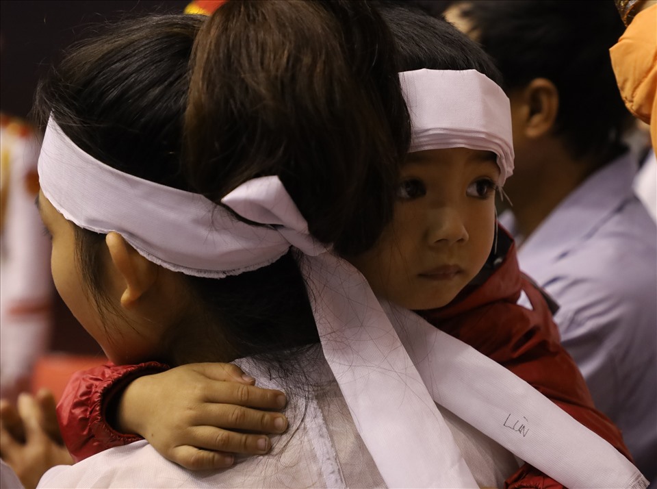 The pain of the families of the martyrs.  Photo: Hung Tho