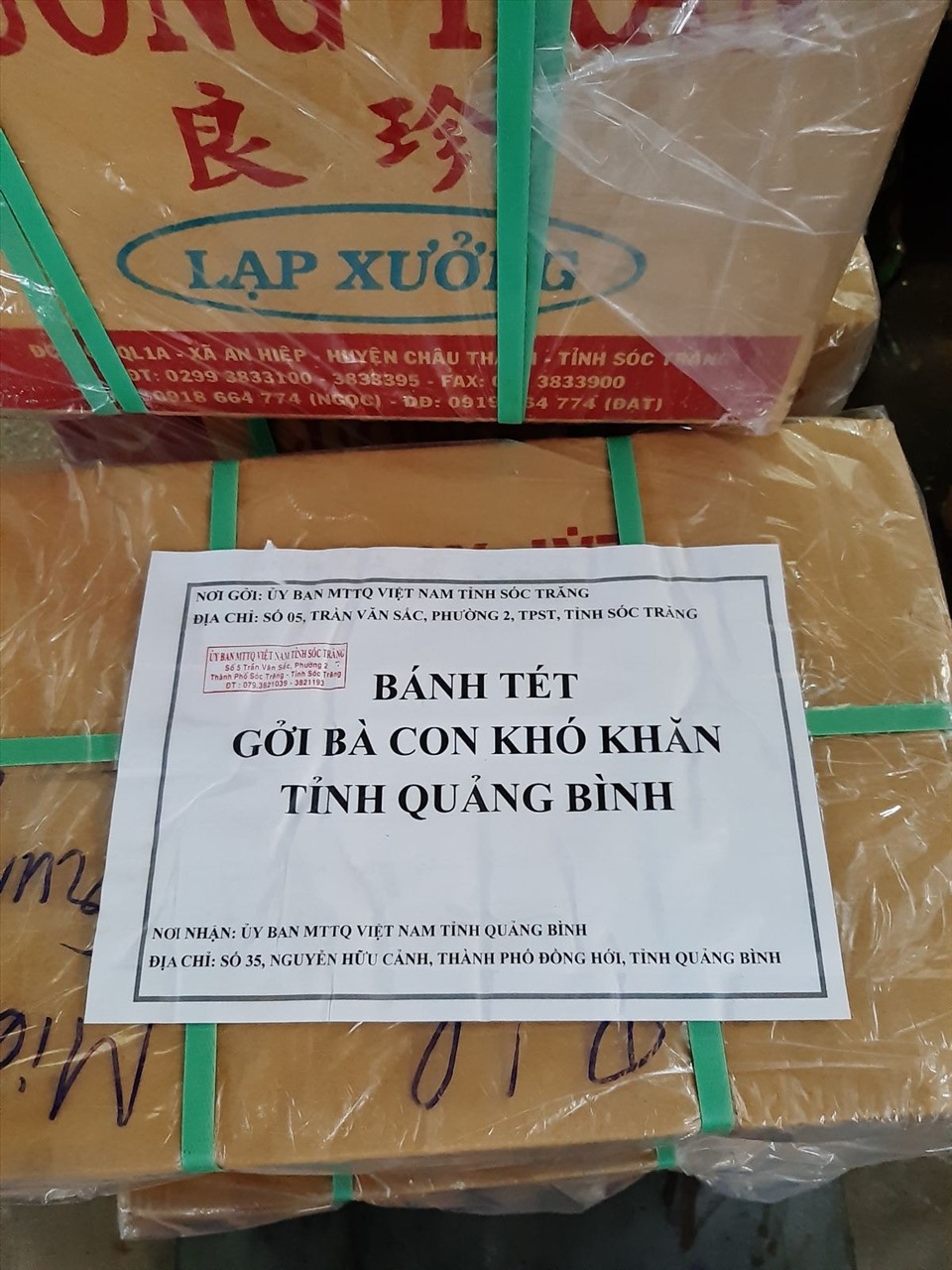 Cận cảnh một kiện hàng được đóng chuyến vận chuyển miễn phí đến vùng lũ Miền Trung.