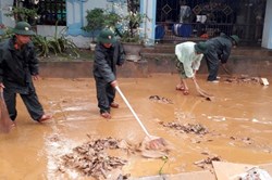 Miền Trung ngổn ngang sau lũ dữ: Người dân đối mặt với nguy cơ dịch bệnh, ô nhiễm môi trường