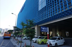 Tuyến đường sắt Cát Linh-Hà Đông: Xe ôtô, rác thải bủa vây xung quanh nhà ga