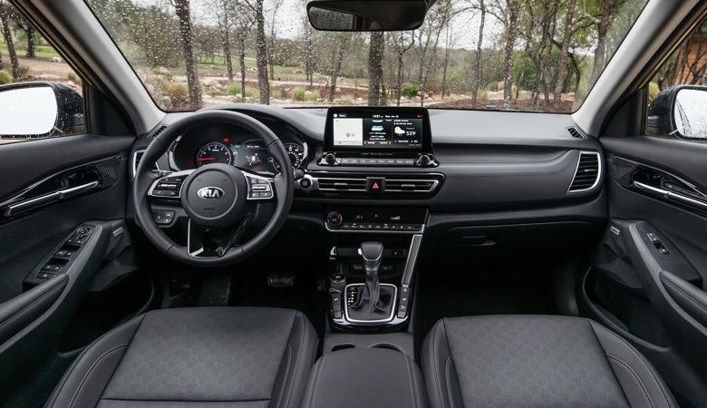 Nội thất khoang lái của mẫu xe Kia Seltos 2020. Ảnh: Anycar.