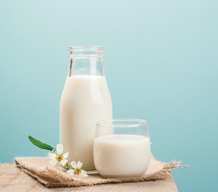 Sữa tươi không đường giúp tăng cường sức đề kháng, kéo dài tuổi thọ của người bệnh cao huyết áp. Ảnh: Heathline