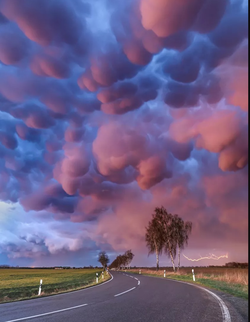 Bức ảnh “Những đám mây” của nhiếp ảnh gia Đức Boris Jordan, lọt vòng chung kết trong cuộc thi Weather Photographer of the Year 2020.