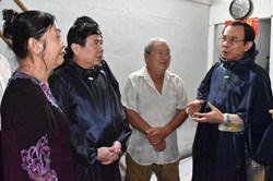 Tân Bí thư TPHCM Nguyễn Văn Nên đội mưa thị sát điểm ngập nước ở Thủ Đức