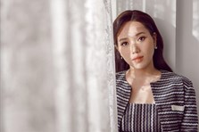 Ngắm vẻ đẹp trong trẻo của nữ ca sĩ Thuỳ Chi sau "Nói chia tay thật khó"