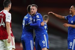 Jamie Vardy lập công, Leicester thắng tối thiểu ngay trên sân Arsenal