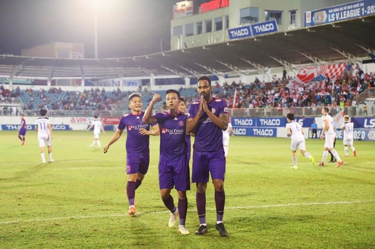 Ngoại binh CLB Sài Gòn dành bàn thắng chia buồn cùng đồng đội Ngoại binh CLB Sài Gòn dành bàn thắng chia buồn cùng đồng đội