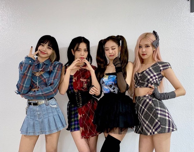 Trang phục của Jisoo (Blackpink) khiến nhiều khán giả ngao ngán. Ảnh: Knet