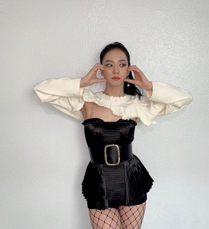 Trang phục của Jisoo trong lần biểu diễn trước đó. Ảnh: Knet