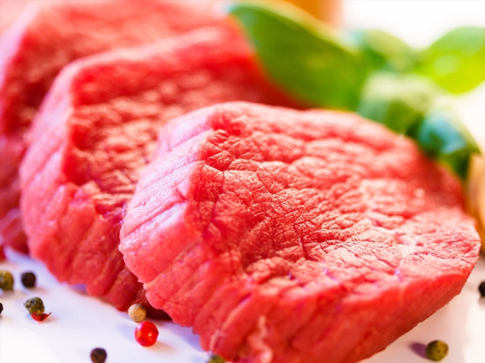 Tăng khẩu phần thịt trong mỗi bữa ăn giúp tăng cường sức đề kháng, ngăn ngừa nấm da đầu hiệu quả. Ảnh: Heathline