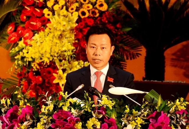 Phó Bí thư Tỉnh ủy, Chủ tịch UBND tỉnh Cà Mau Lê Quân thông qua Báo cáo Chính trị trình Đại hội (ảnh Ban tổ chức Đại hội cung cấp)