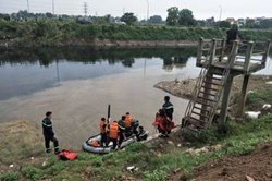 Hàng chục cảnh sát truy tìm nữ sinh bị mất tích ở sông Nhuệ