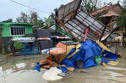Nóng nhất hôm nay: Hình ảnh bão Molave càn quét qua Philippines