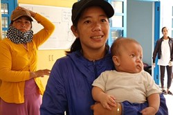 Mới hơn 3 tháng tuổi nhưng đã cùng mẹ 3 lần tránh bão lũ