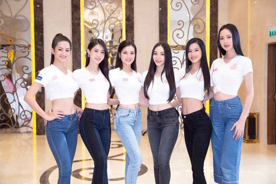 Top 35 Hoa hậu Việt Nam hội tụ để chuẩn bị cho phần thi mới Top 35 Hoa hậu Việt Nam hội tụ để chuẩn bị cho phần thi mới