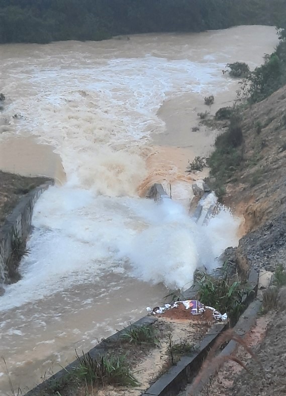 The water level in many rivers and streams in Kon Tum province is rising very rapidly.  Photo TT-BT