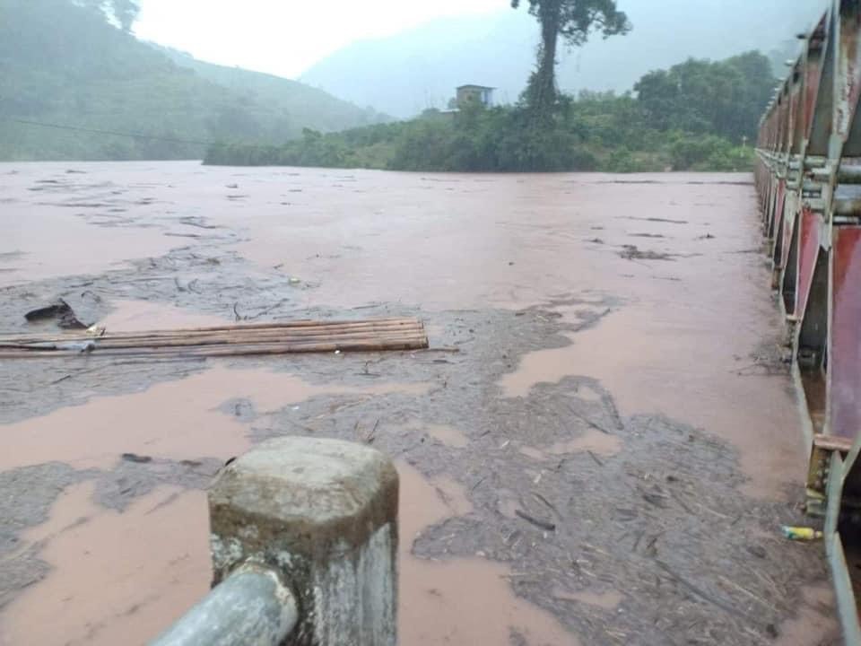 Hiện, mực nước ở các sông lớn tại 2 tỉnh Bắc Tây Nguyên là Gia Lai và Kon Tum đang dâng lên rất cao. Ảnh T.A