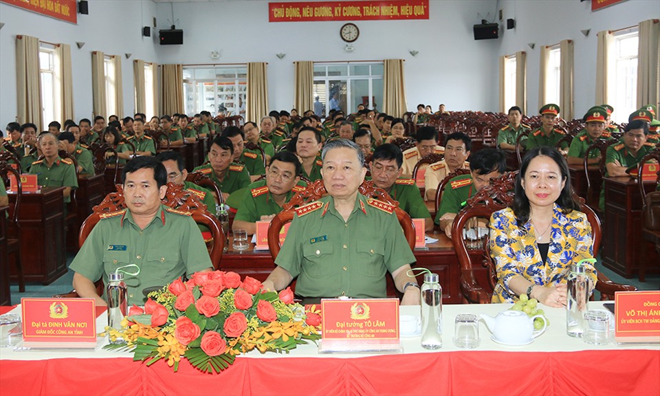 Quang cảnh buổi làm việc. Ảnh: Vũ Tiến