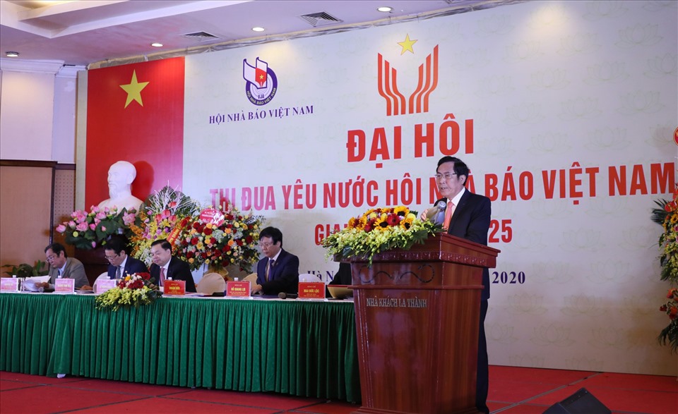 Tổng Biên tập Báo Nhân dân, Phó Trưởng Ban Tuyên giáo Trung ương, Chủ tịch Hội Nhà báo Việt Nam Thuận Hữu nhấn mạnh về sự dấn thân của những người làm báo. Ảnh T.Vương